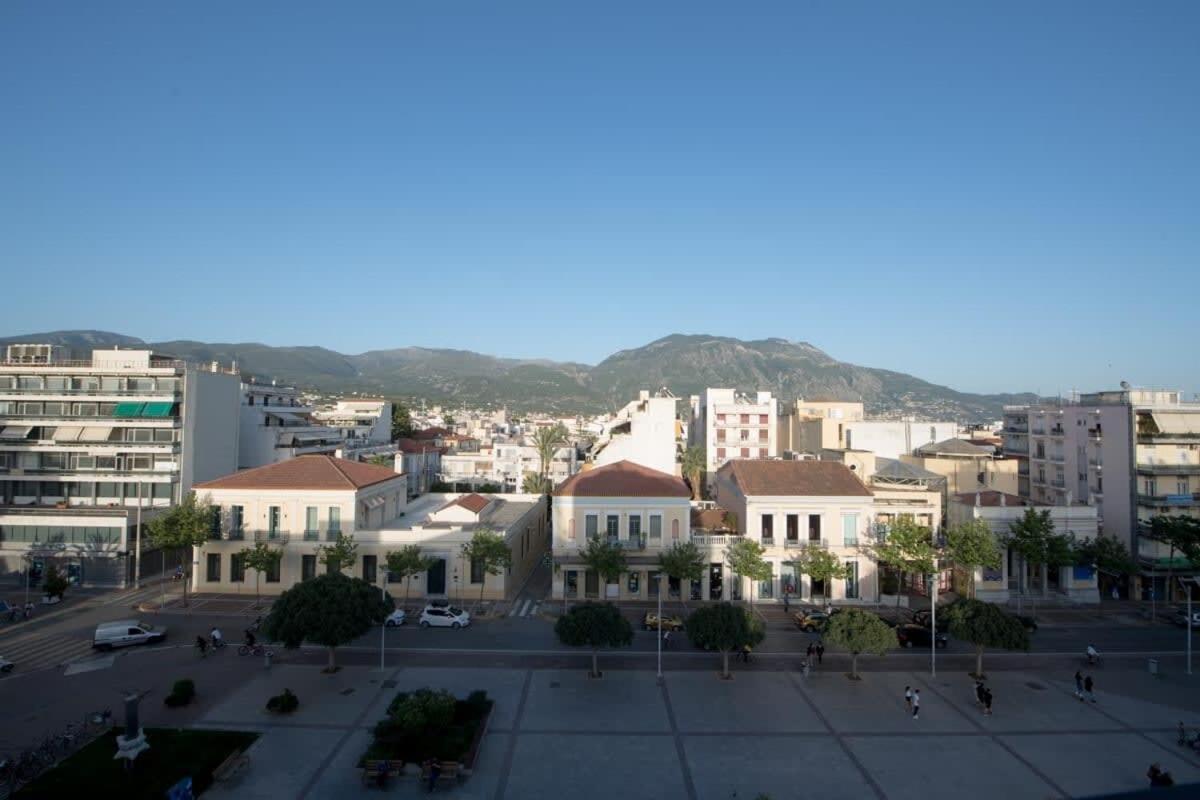 Villa Cozy Flat On The Main Square, 10Min To The Sea à Kalamata Extérieur photo