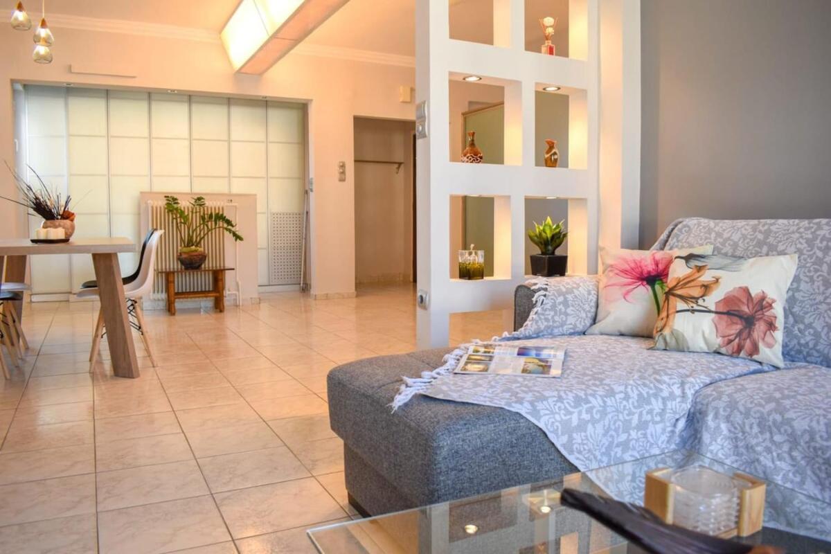 Villa Cozy Flat On The Main Square, 10Min To The Sea à Kalamata Extérieur photo