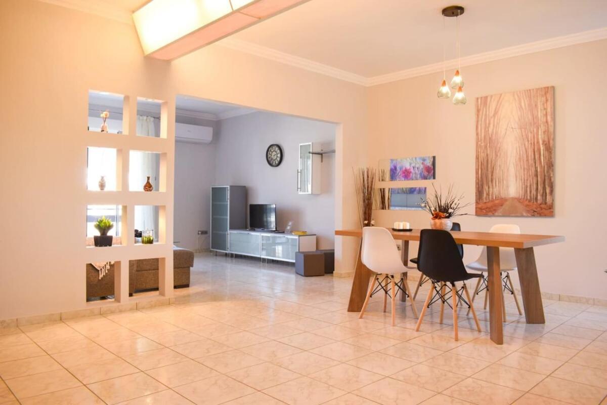 Villa Cozy Flat On The Main Square, 10Min To The Sea à Kalamata Extérieur photo